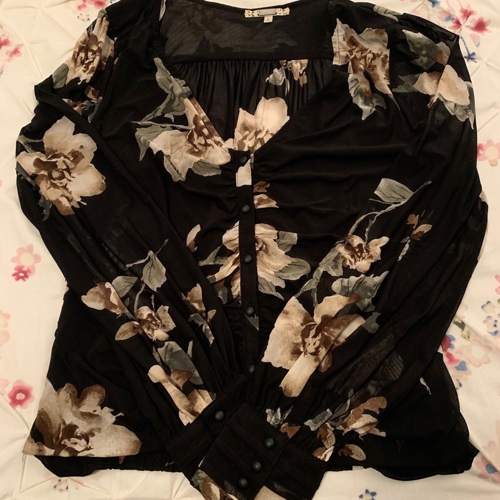 NWOT: Gimmicks Floral Buttoned Down V-Neck Top